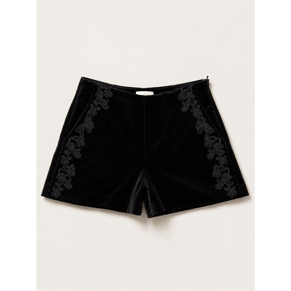 H&M Embroidered Velvet Shorts
Women’s Size 10 (US)